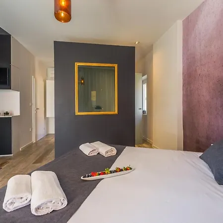 In Old Town By Belmont Realty Oda ve Kahvaltı Zadar