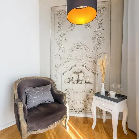 In Old Town By Belmont Realty 4* 扎达尔