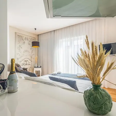 In Old Town By Belmont Realty Oda ve Kahvaltı