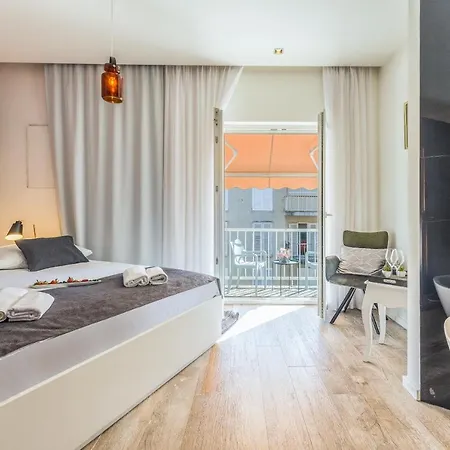 In Old Town By Belmont Realty 4* Zara
