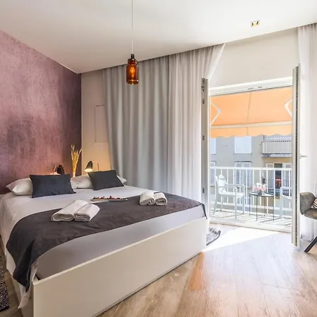 In Old Town By Belmont Realty 4* Zara