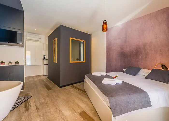 In Old Town By Belmont Realty krevet i doručak 4*