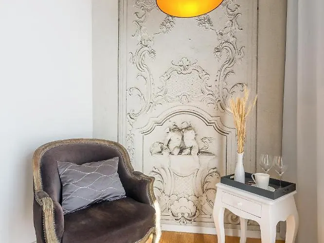 In Old Town By Belmont Realty 4* ザダル