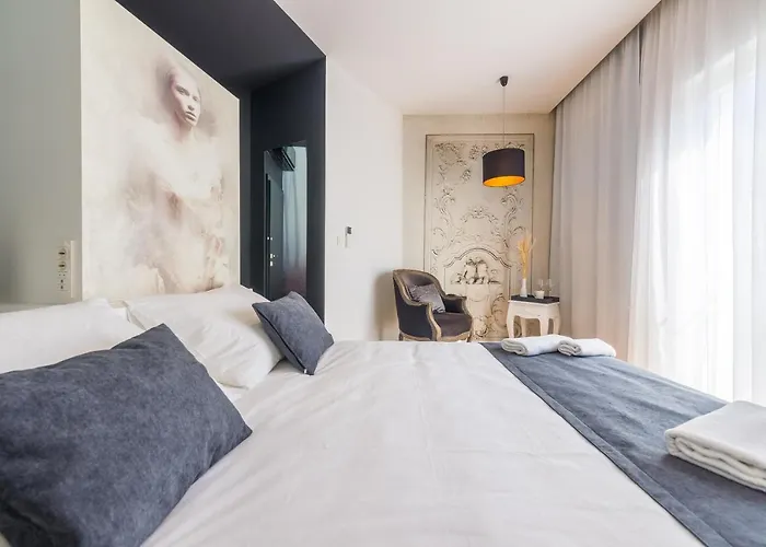 In Old Town By Belmont Realty 4* ザダル