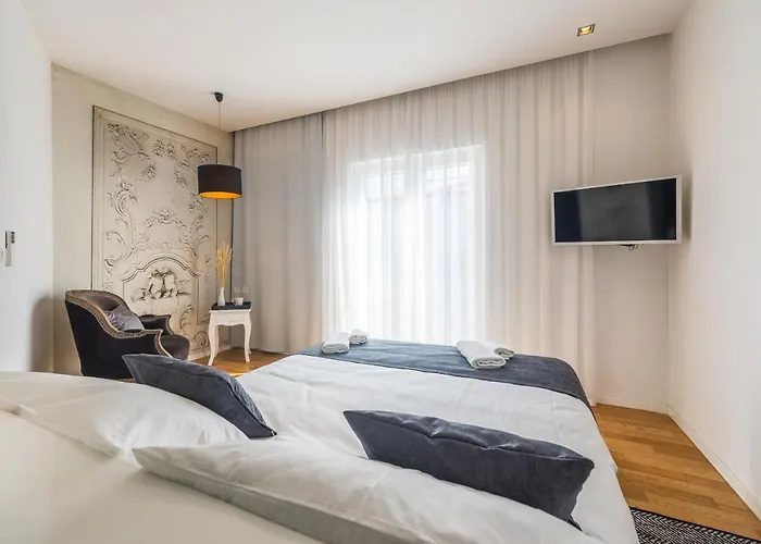 In Old Town By Belmont Realty 4* ザダル