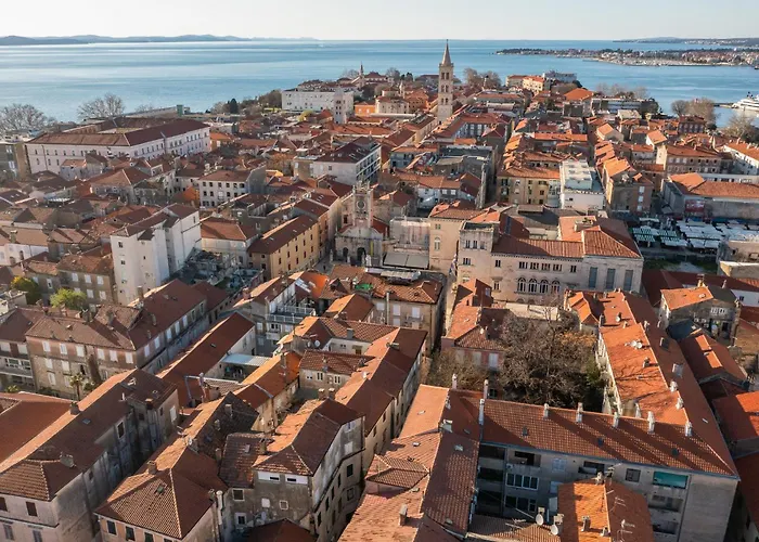 In Old Town By Belmont Realty 4*